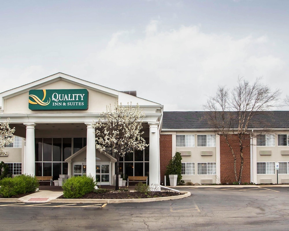 Quality Inn & Suites St Charles -West Chicago 1/40