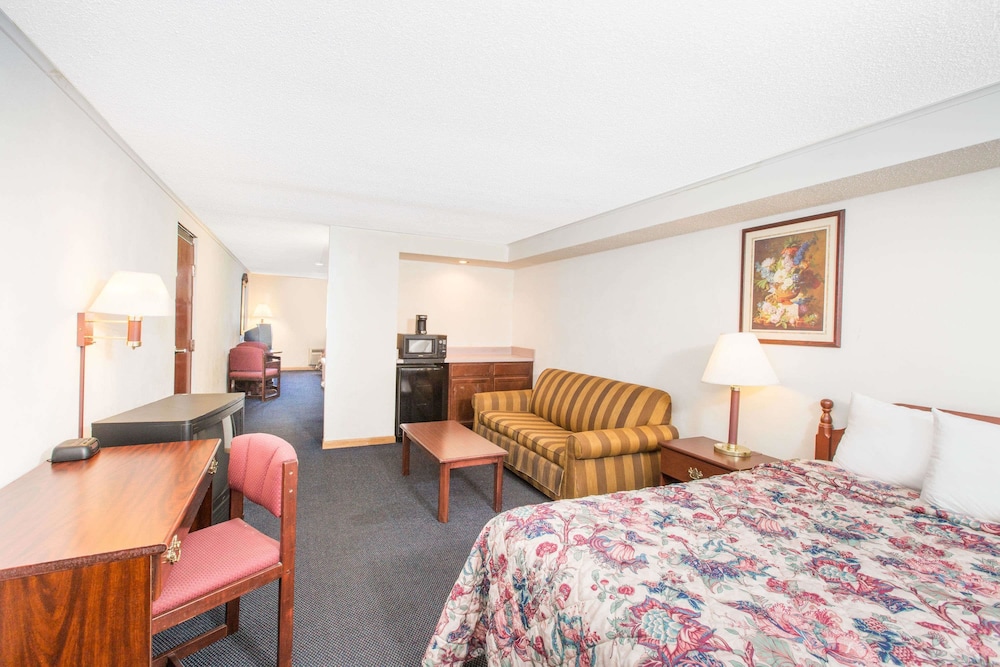 Days Inn by Wyndham Effingham 6/16
