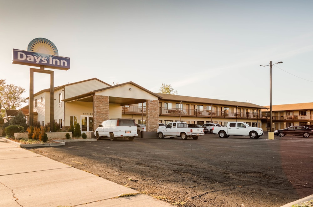 Econo Lodge 2/23