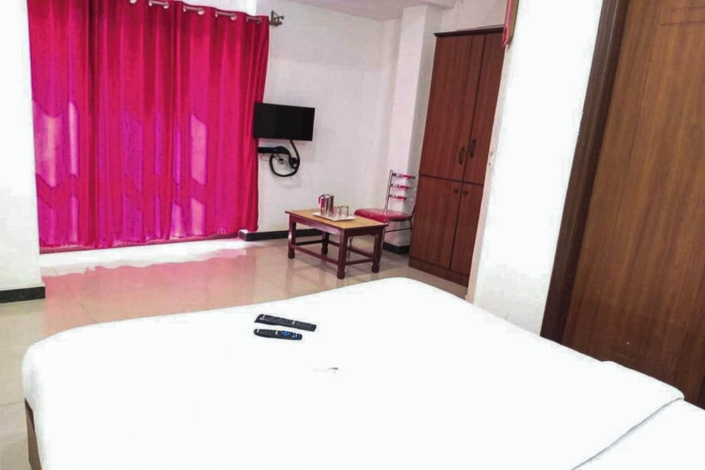 Oyo 12083 Hotel Champion Inn 13/25