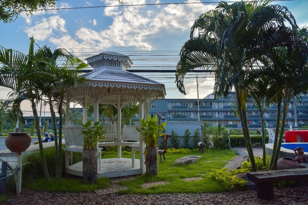 SEASON PALACE HUAHIN HOTEL 33/40