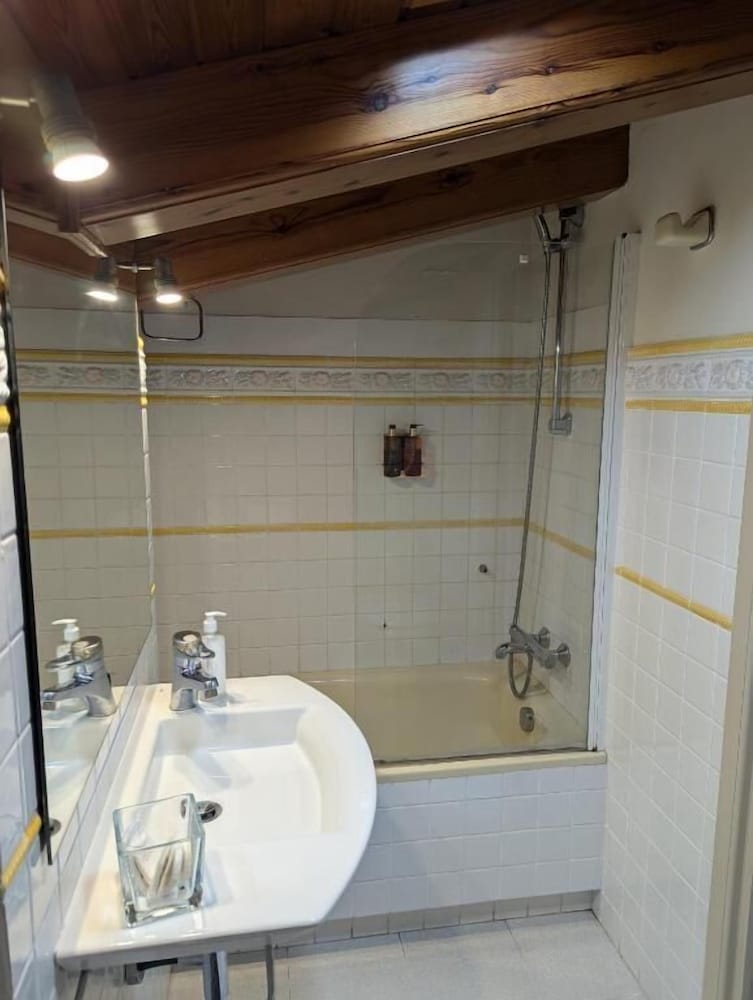 Hostal De La Plaaa 46/49