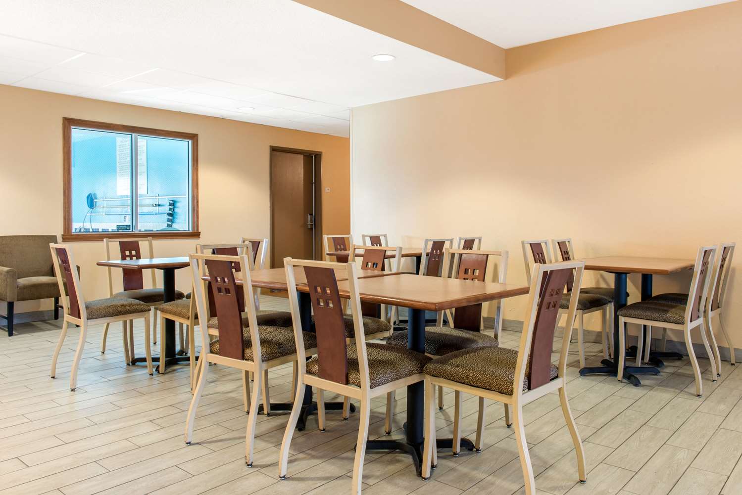 Quality Inn Noblesville - Indianapolis 24/28