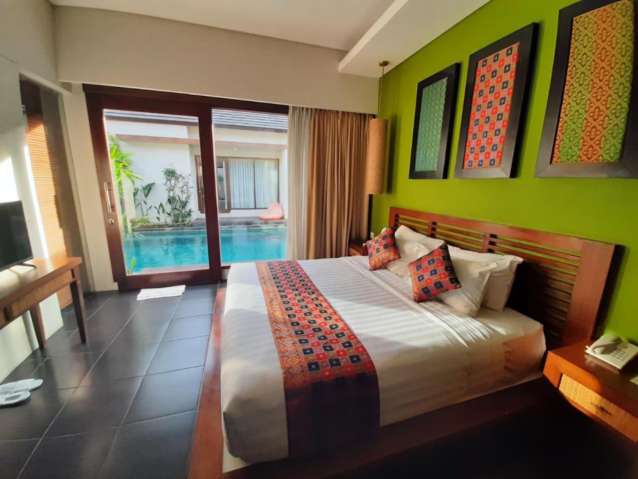 lagoon villa