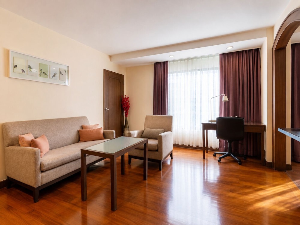 St James Hotel 36/50