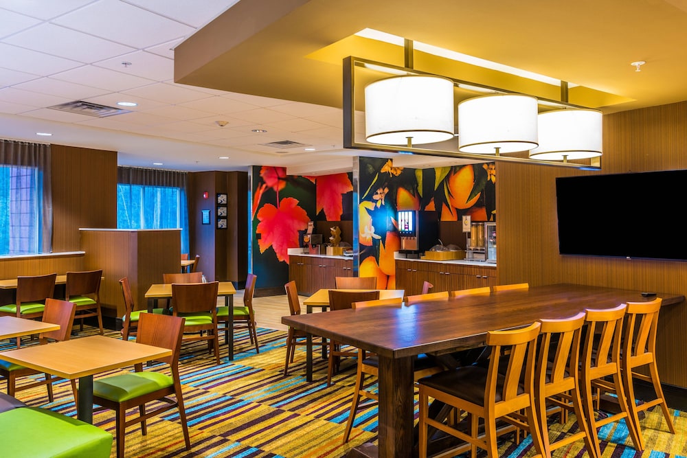 Fairfield Inn Suites Atlanta Fairburn 24/25