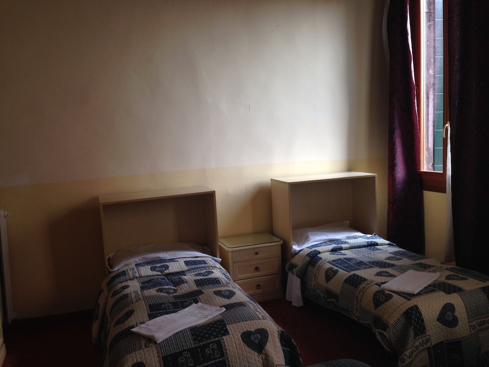 STANDARD, DOUBLE OR TWIN BED