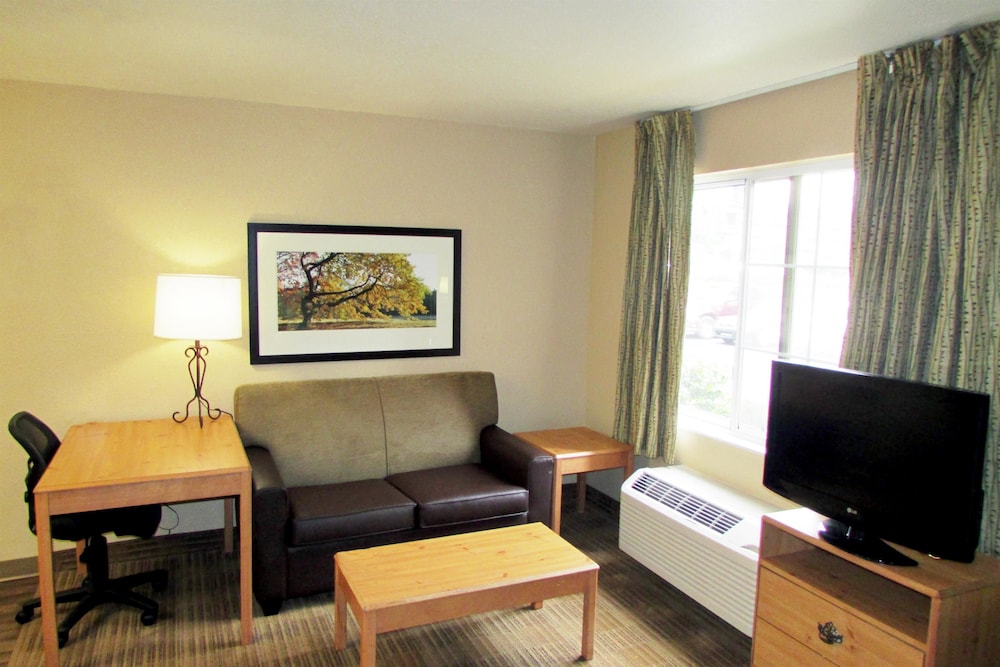 Extended Stay America Suites Phoenix Biltmore 32/54