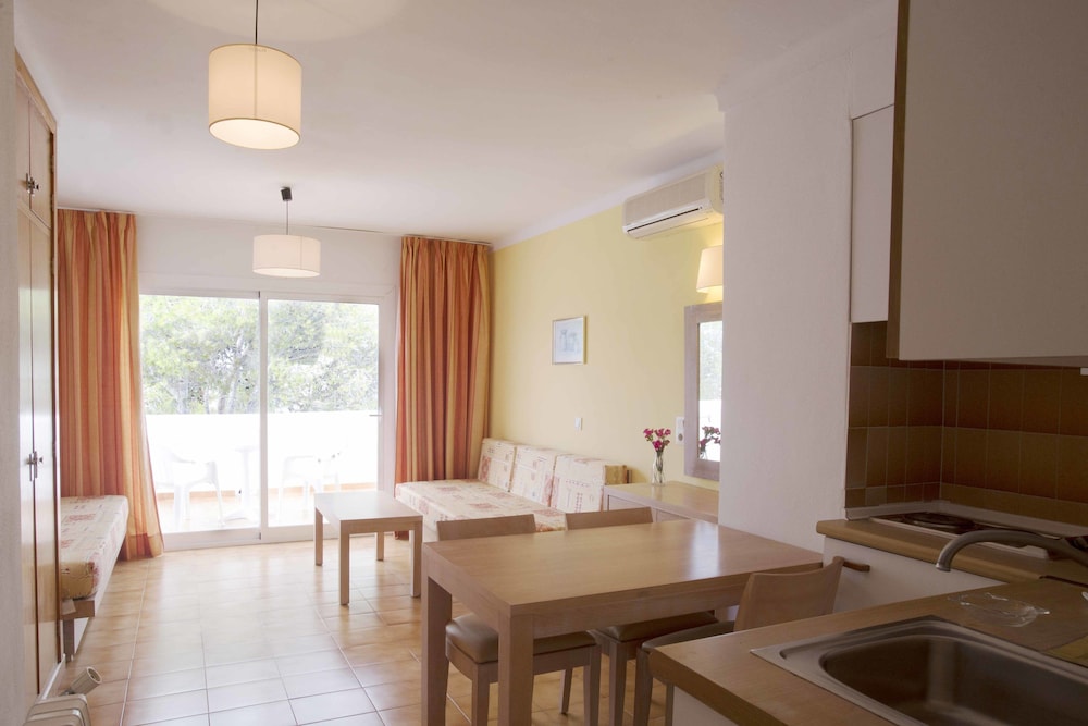 GAVIMAR ARIEL CHICO HOTEL AND APARTMENTS 16/33