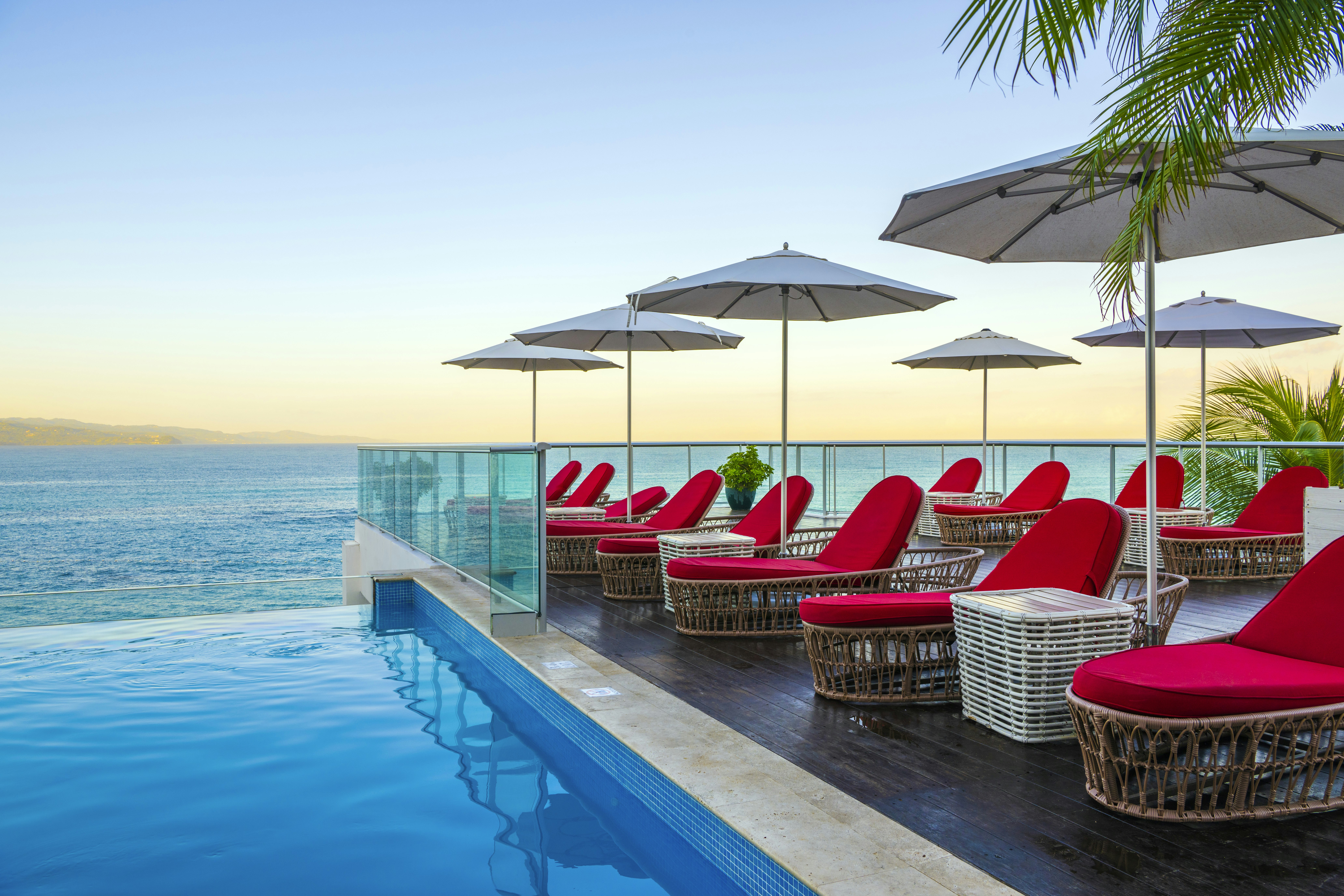 S Hotel Montego Bay 74/78
