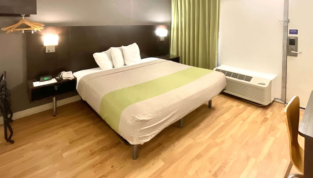 Motel6 Columbus, GA - Downtown 26/52