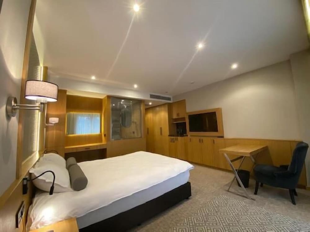 1 BEDROOM, FAMILY, CITY VIEW, ALLERGY FRIENDLY