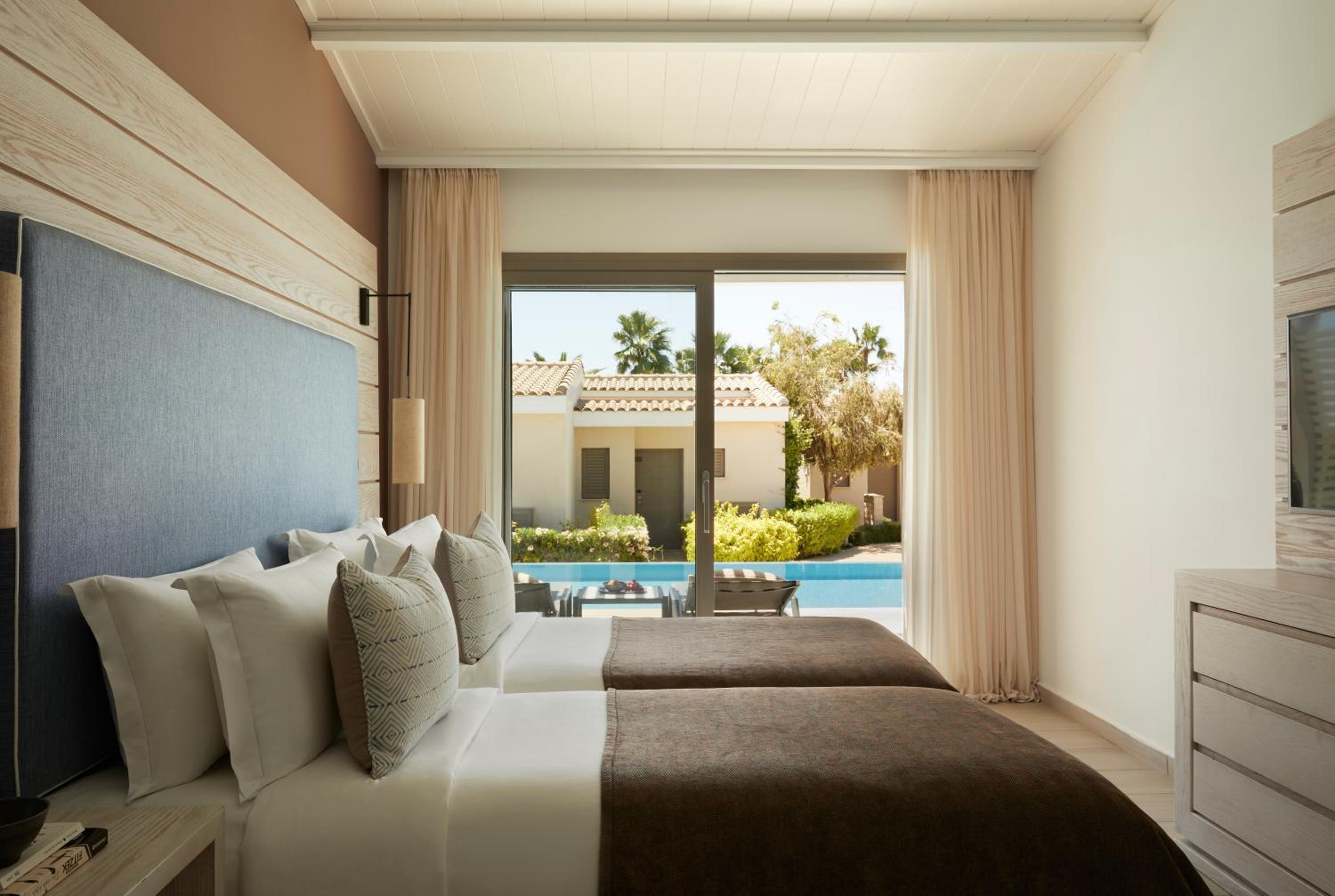 1 Bedroom, Swim Up, Suite, Bungalow, King Bed, Pool View, Sofa, Bungalow Area