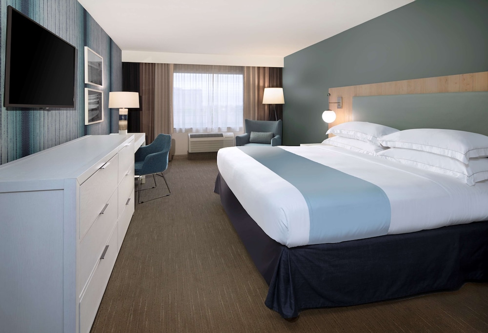 ROOM, KING BED