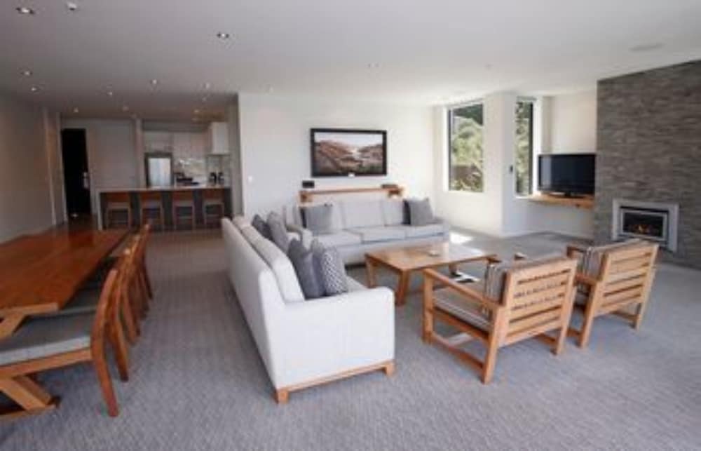 The Rees Hotel and Luxury Apartments 45/63