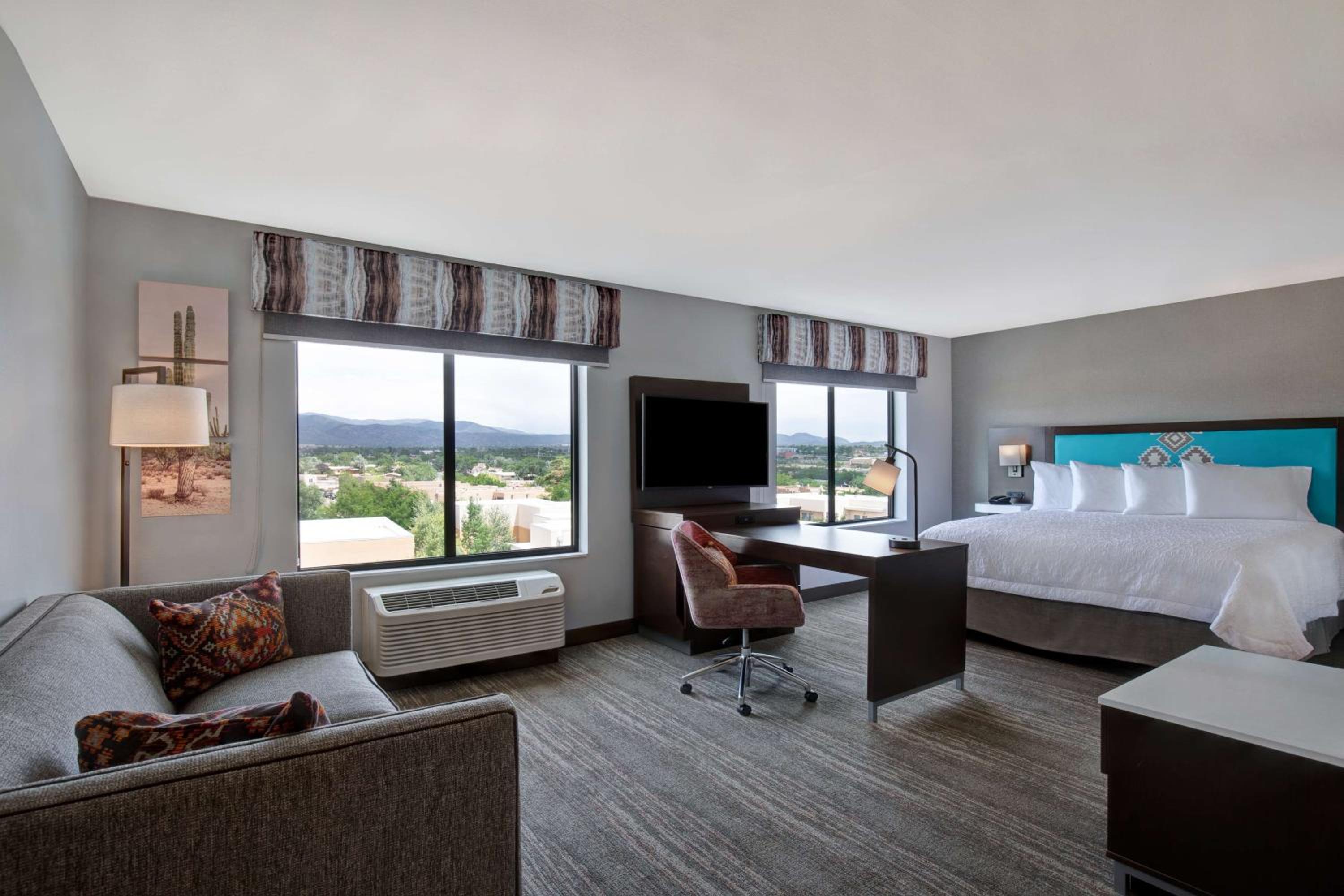 STUDIO, SUITE, KING BED