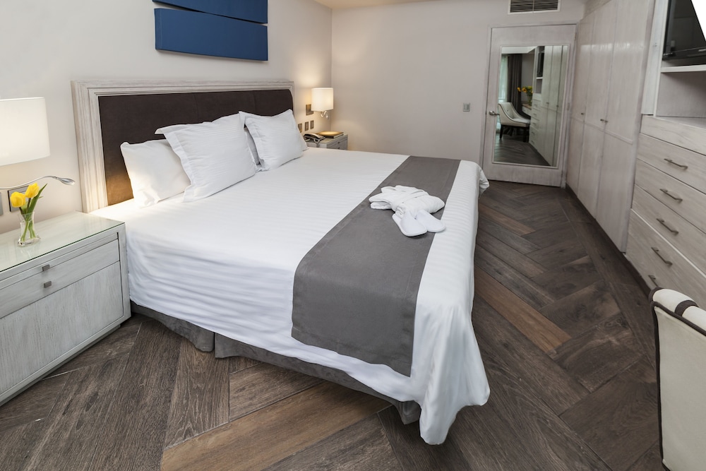 JUNIOR SUITE, QUADRUPLE