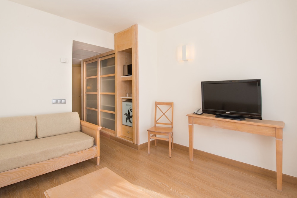 Iberostar Waves Club Cala Barca 31/50