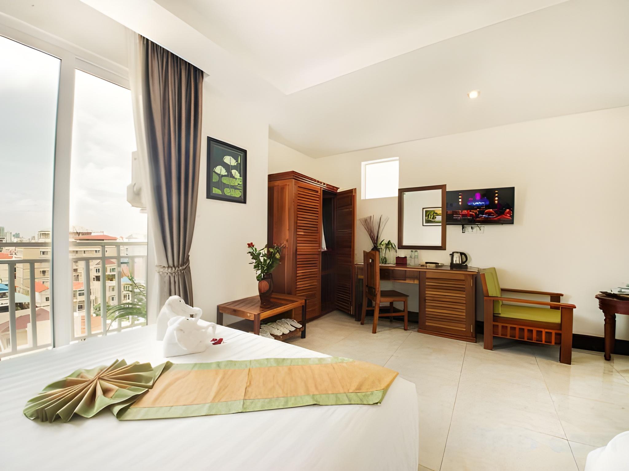 Superior, Queen Bed, City View