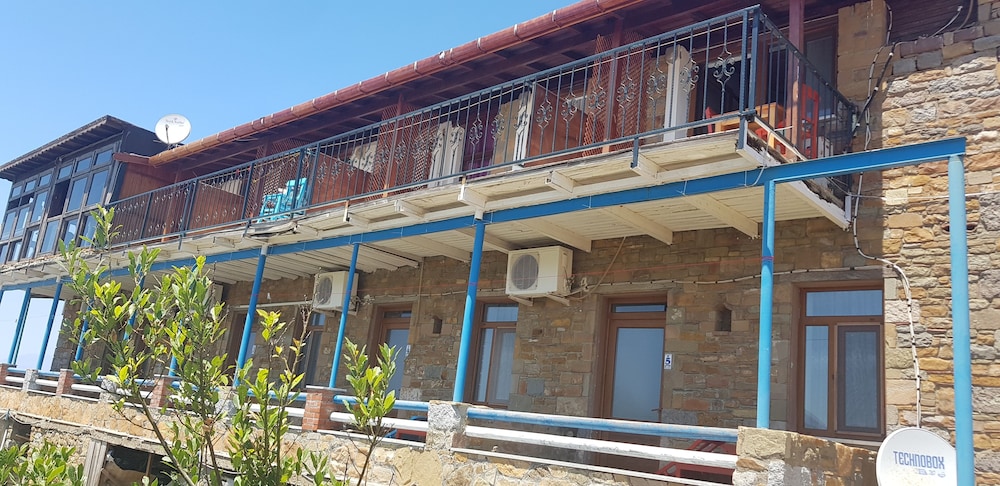 Gokceada Yakamoz Motel 1/50