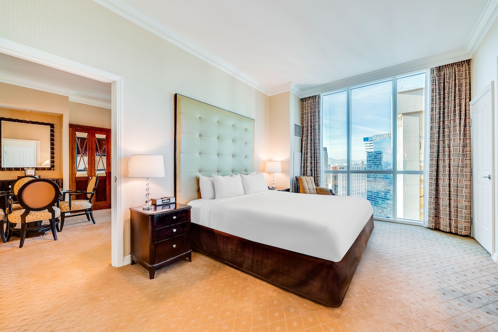 Jet Luxury Resorts @ The Signature Condo Hotel 20/69