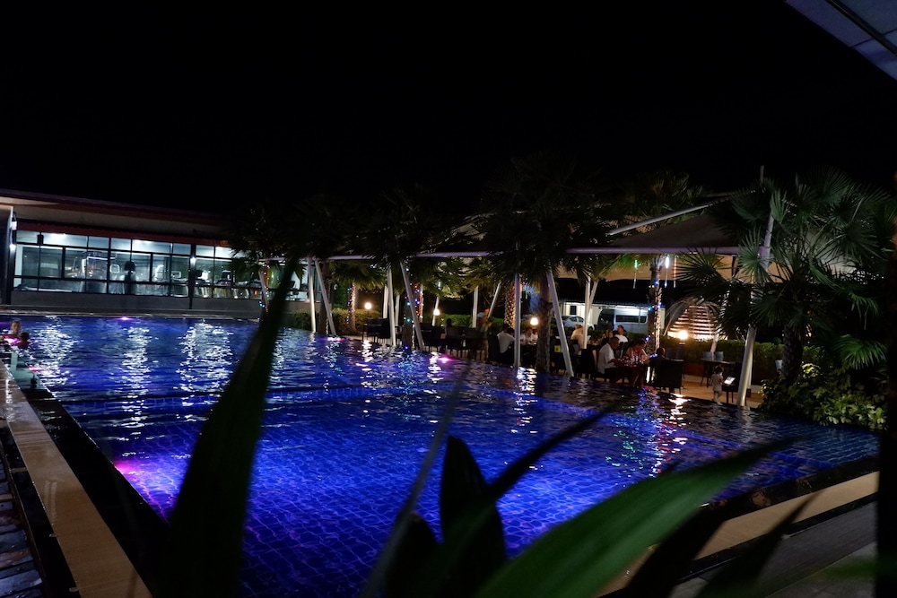 Ray Hotel 27/58
