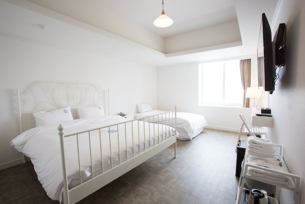 1 Bedroom, Deluxe, 1 Double and 1 Single Bed, No Parking