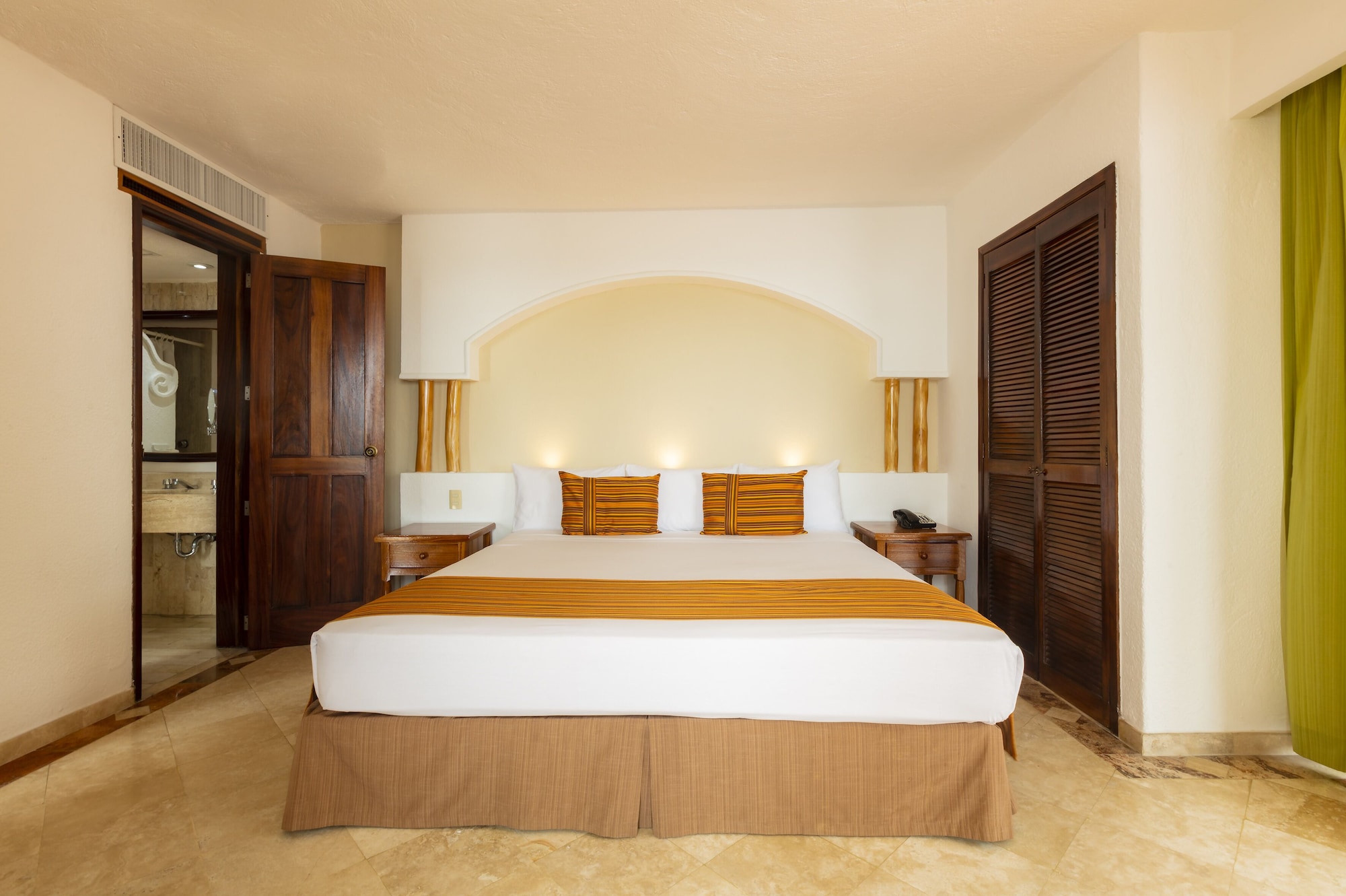 Room, King Bed, Ocean Front