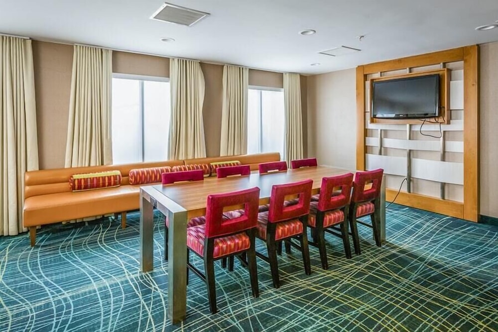 Kings Inn And Suites Mason Ex Springhill Suites By Marriott Cincinnati Northeast 24/27