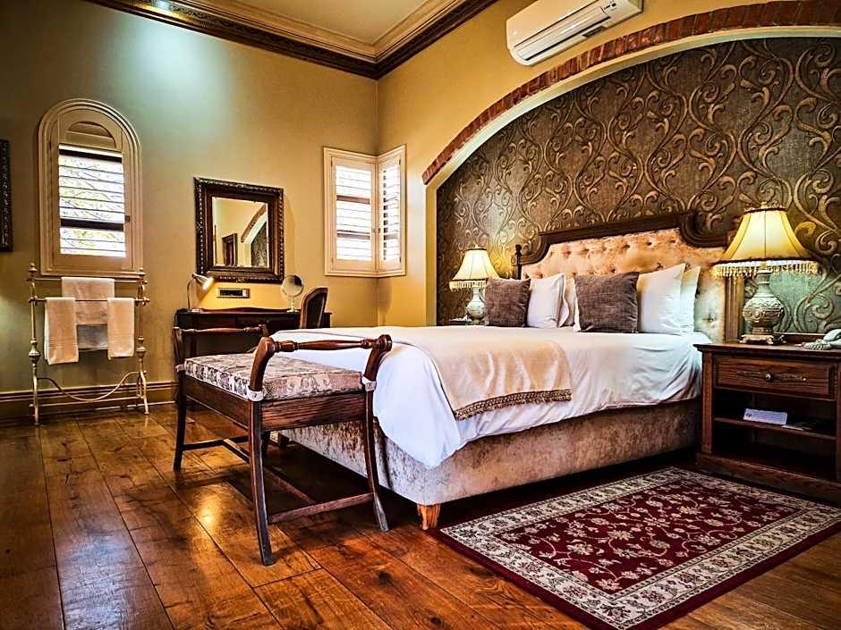 THREE RIVERS LODGE & VILLA ANNA SOPHIA 12/50
