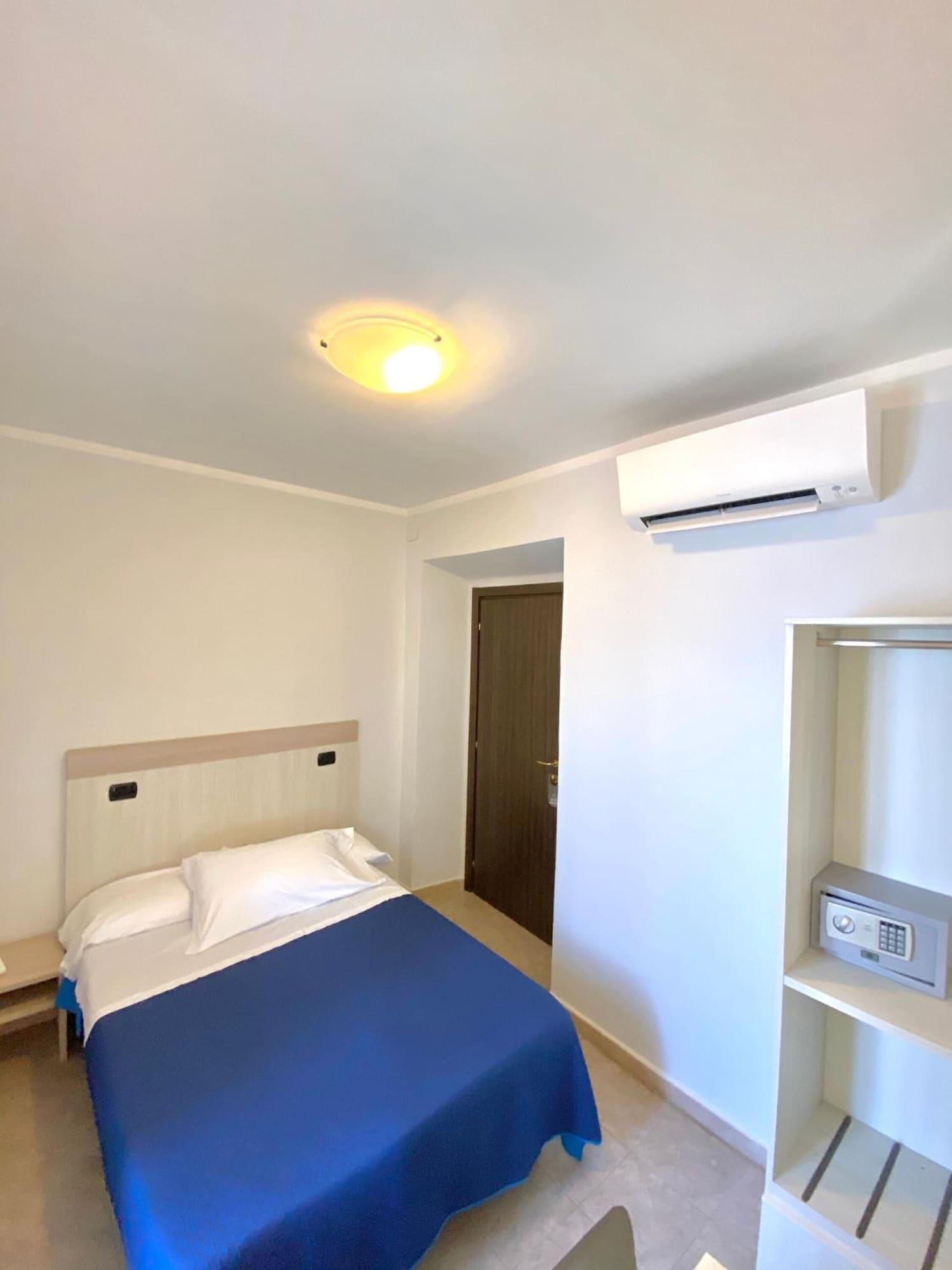 Room, Single