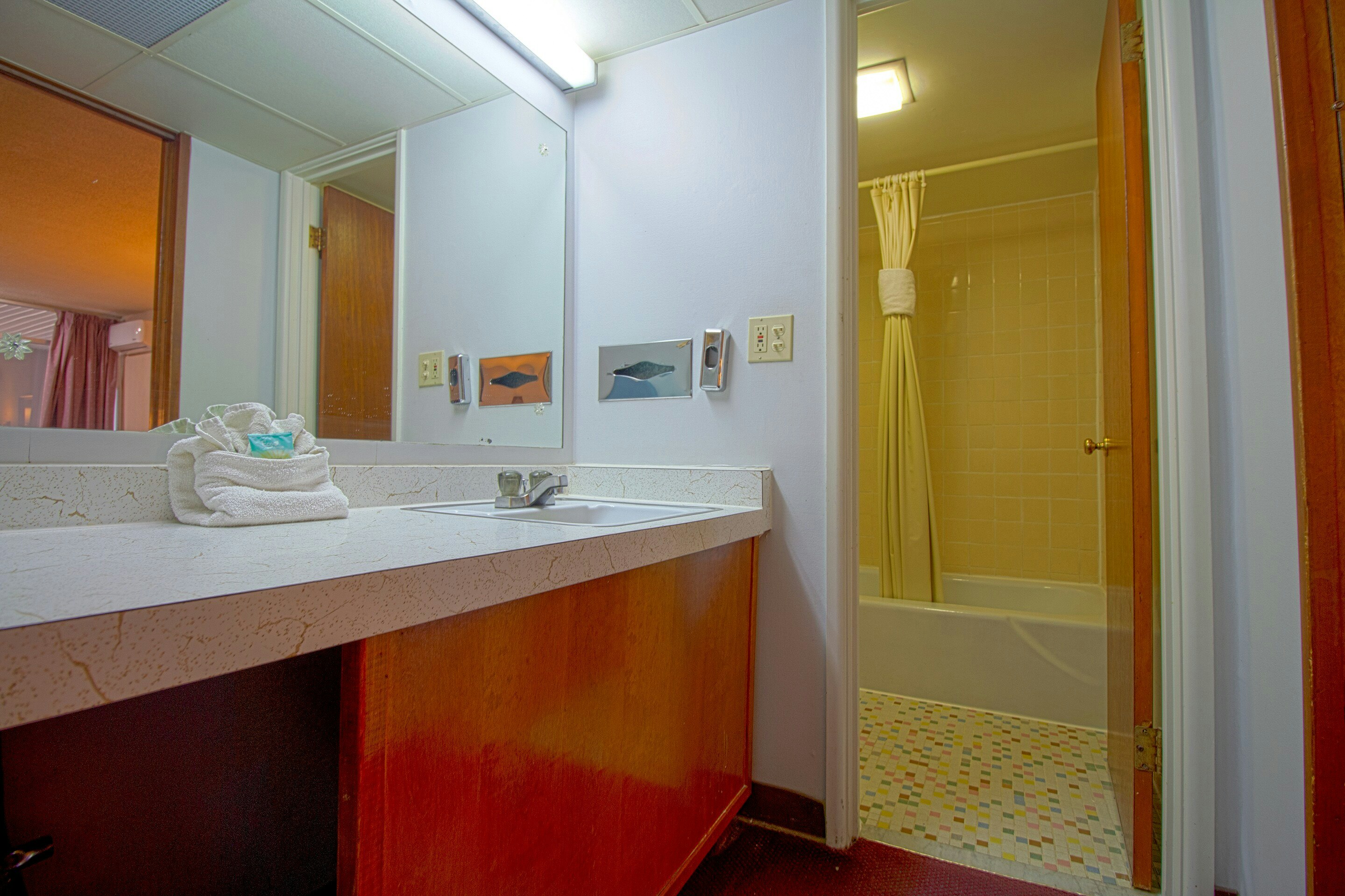 HomeTown Inn By OYO - Liberal, KS 26/27