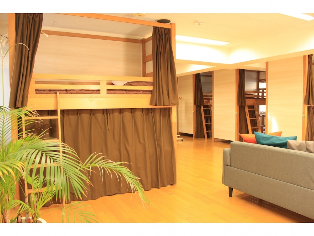 T K Hostel Kobe Sannomiya East 6/37