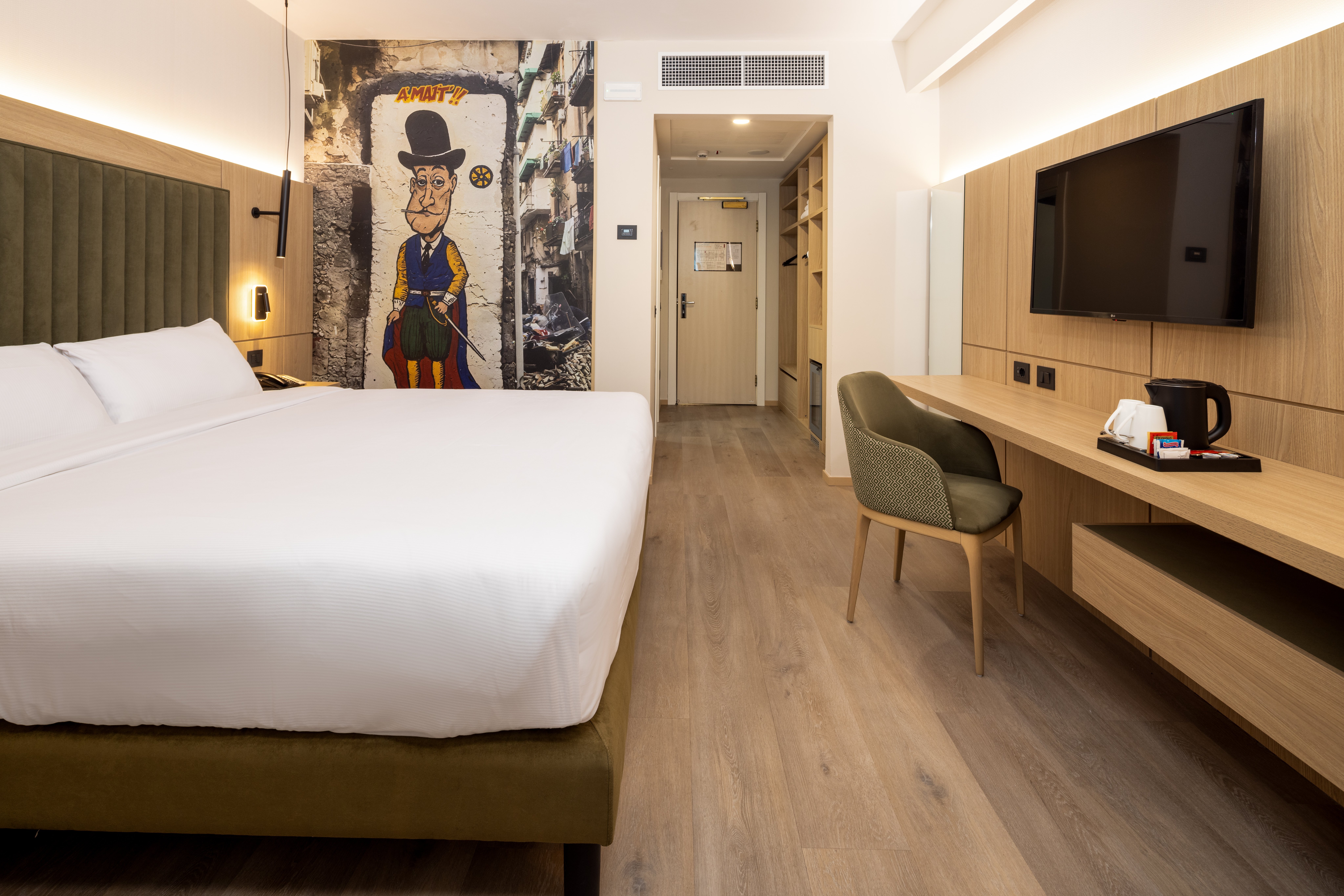 HOLIDAY INN NAPLES 24/78