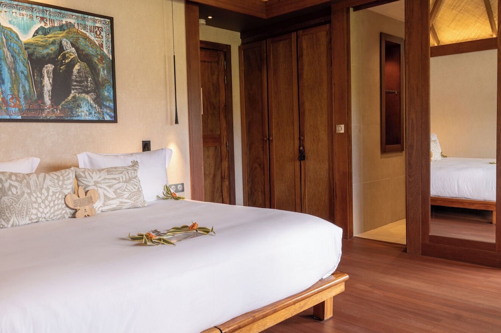 Bungalow, Queen Bed, Bay View