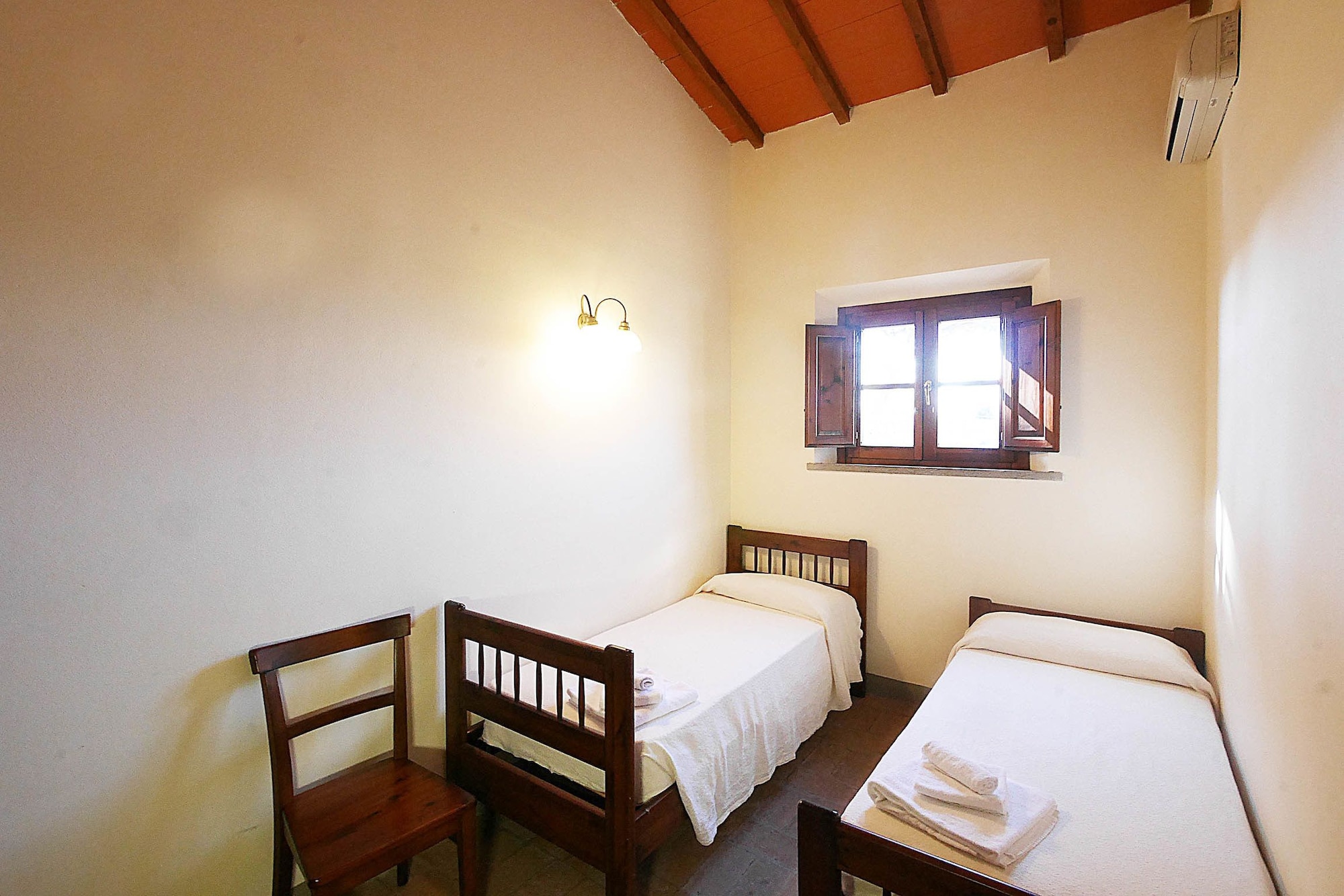 2 Bedrooms, Tower, Apartment, Twin Beds, Queen Bed, Sofa