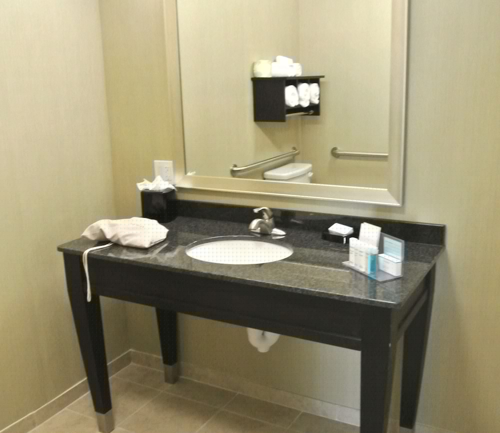 Hampton Inn Carrizo Springs 45/47