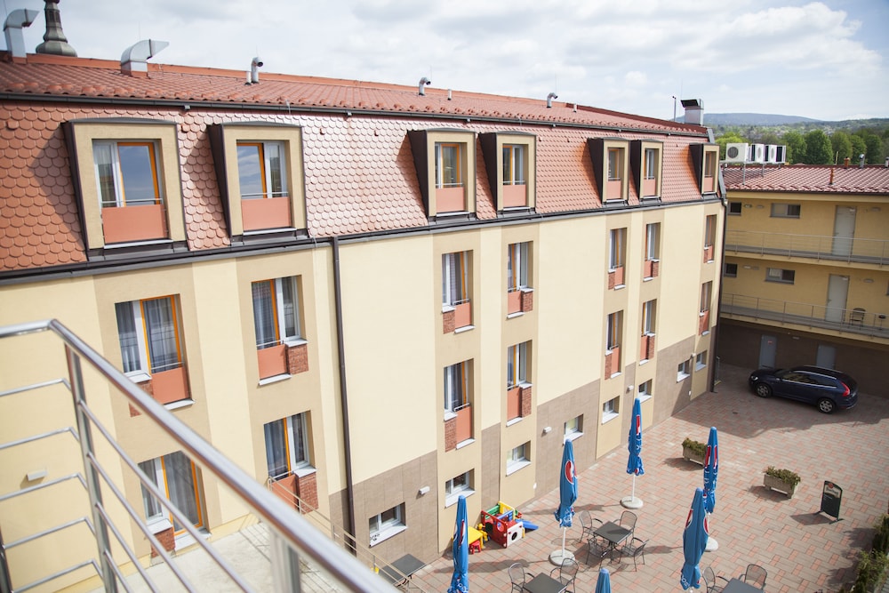 Hotel Eminent 3/45