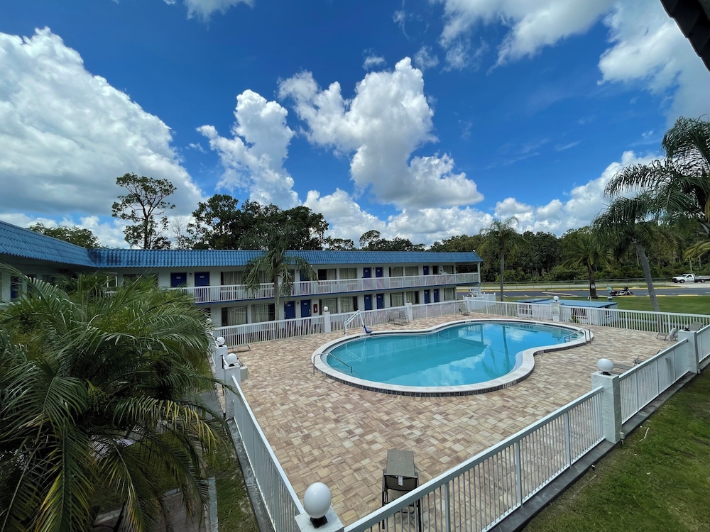 Motel6 Daytona Beach, FL - Speedway 56/57