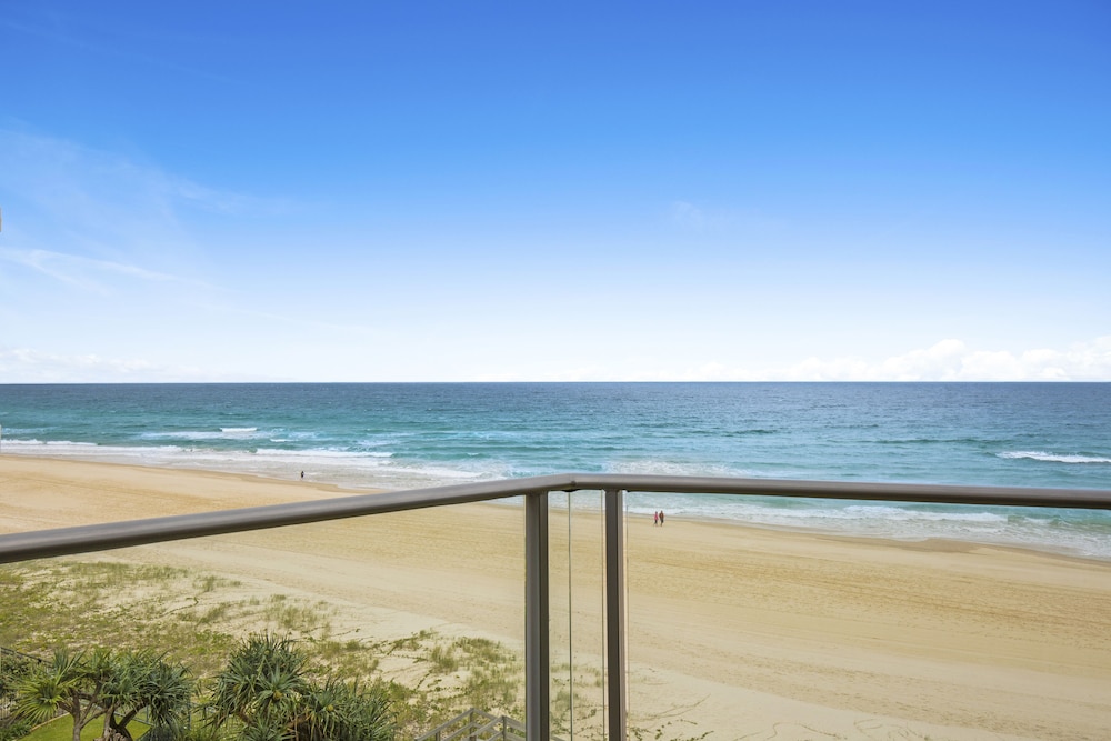 FORESHORE BEACHFRONT APARTMENTS 51/66