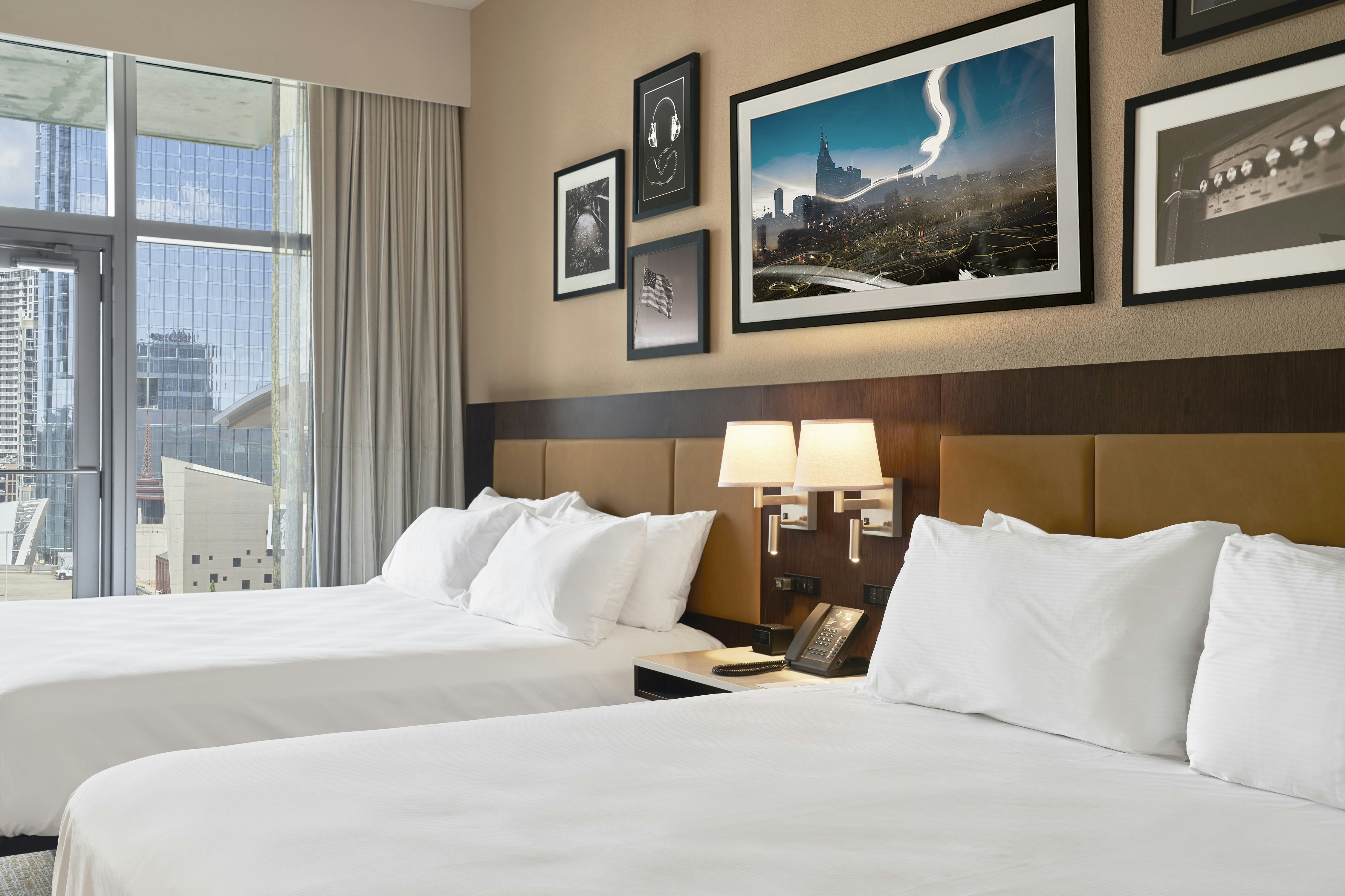Suite, 2 Queen Beds, Accessible