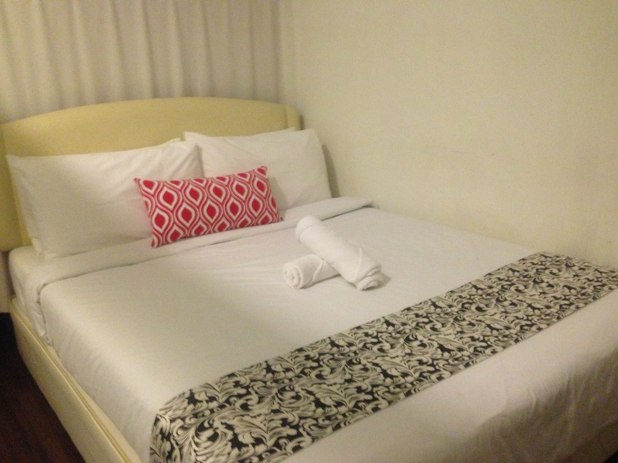 ROOM, DOUBLE BED
