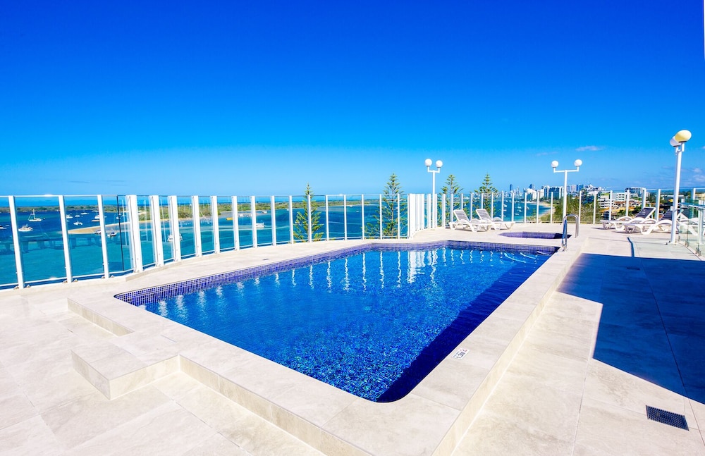Atrium Resort 61/70