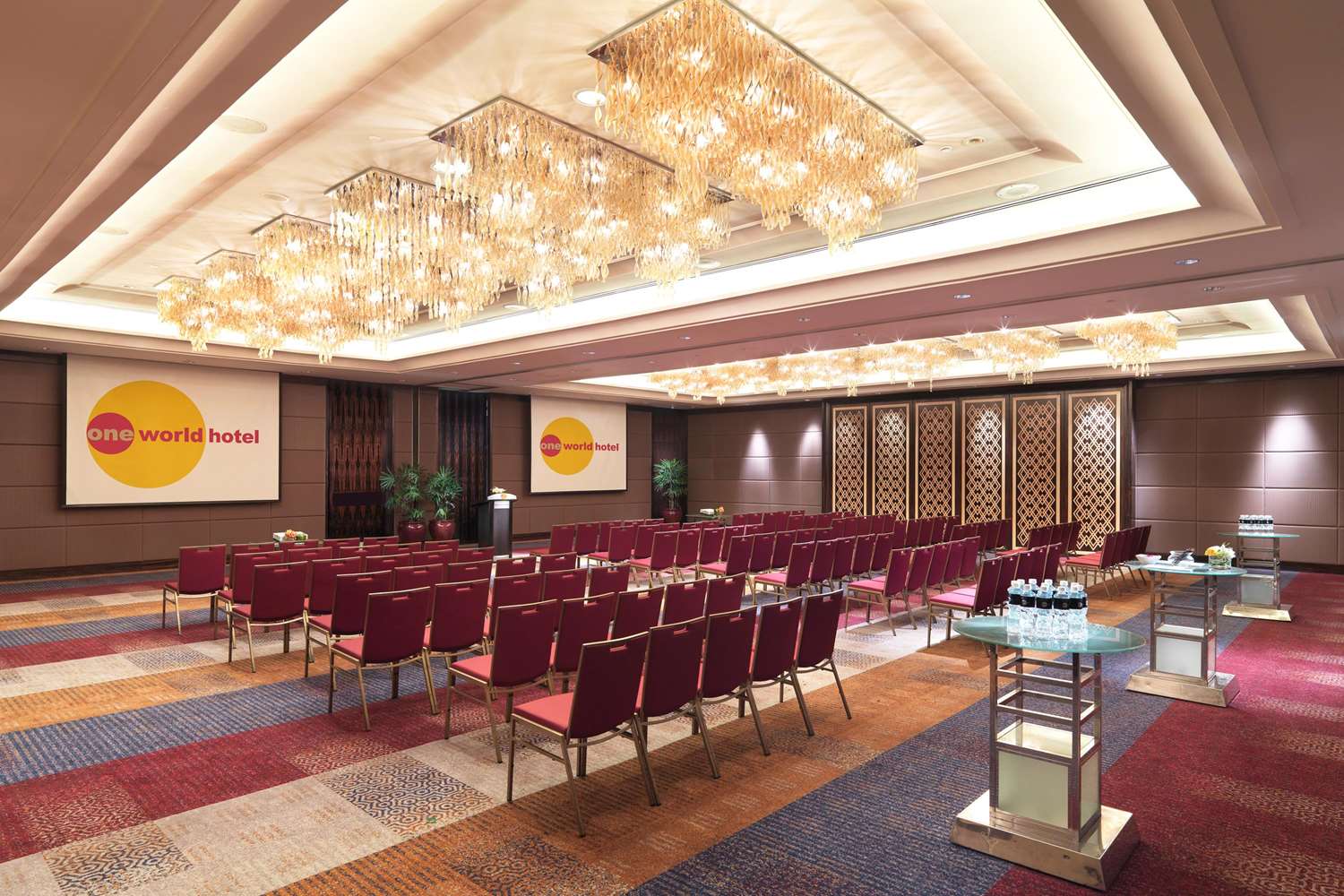 One World Hotel 40/55