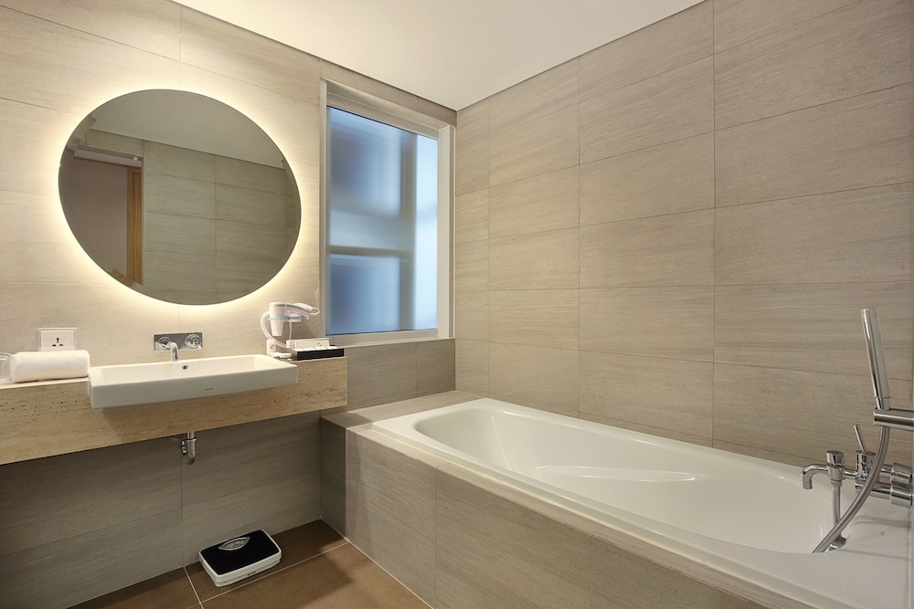 Swiss-Belinn Simatupang 33/57