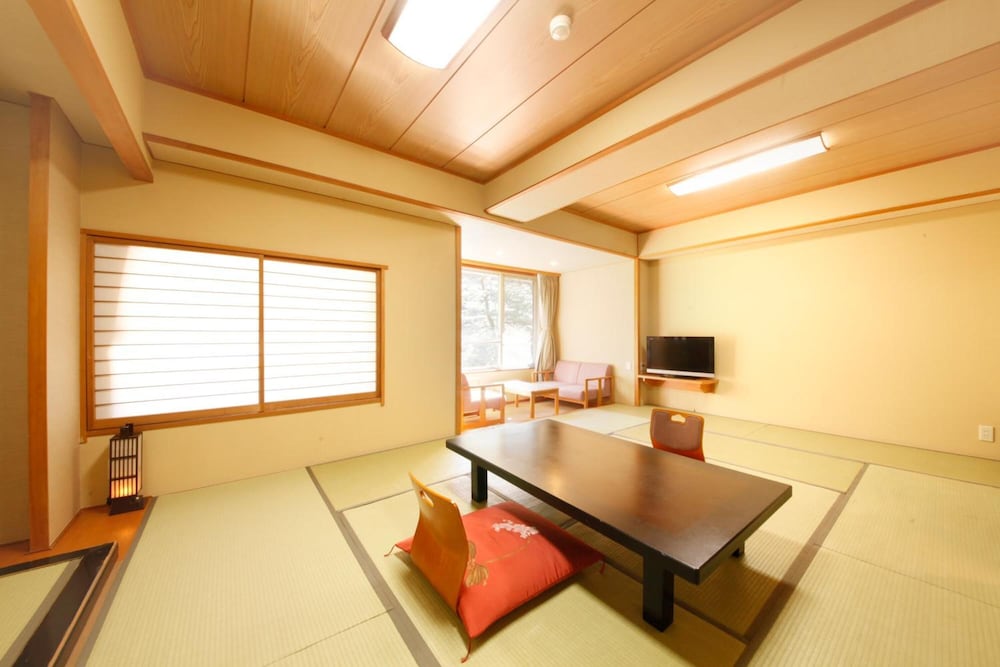 Shimobe Hotel 17/67