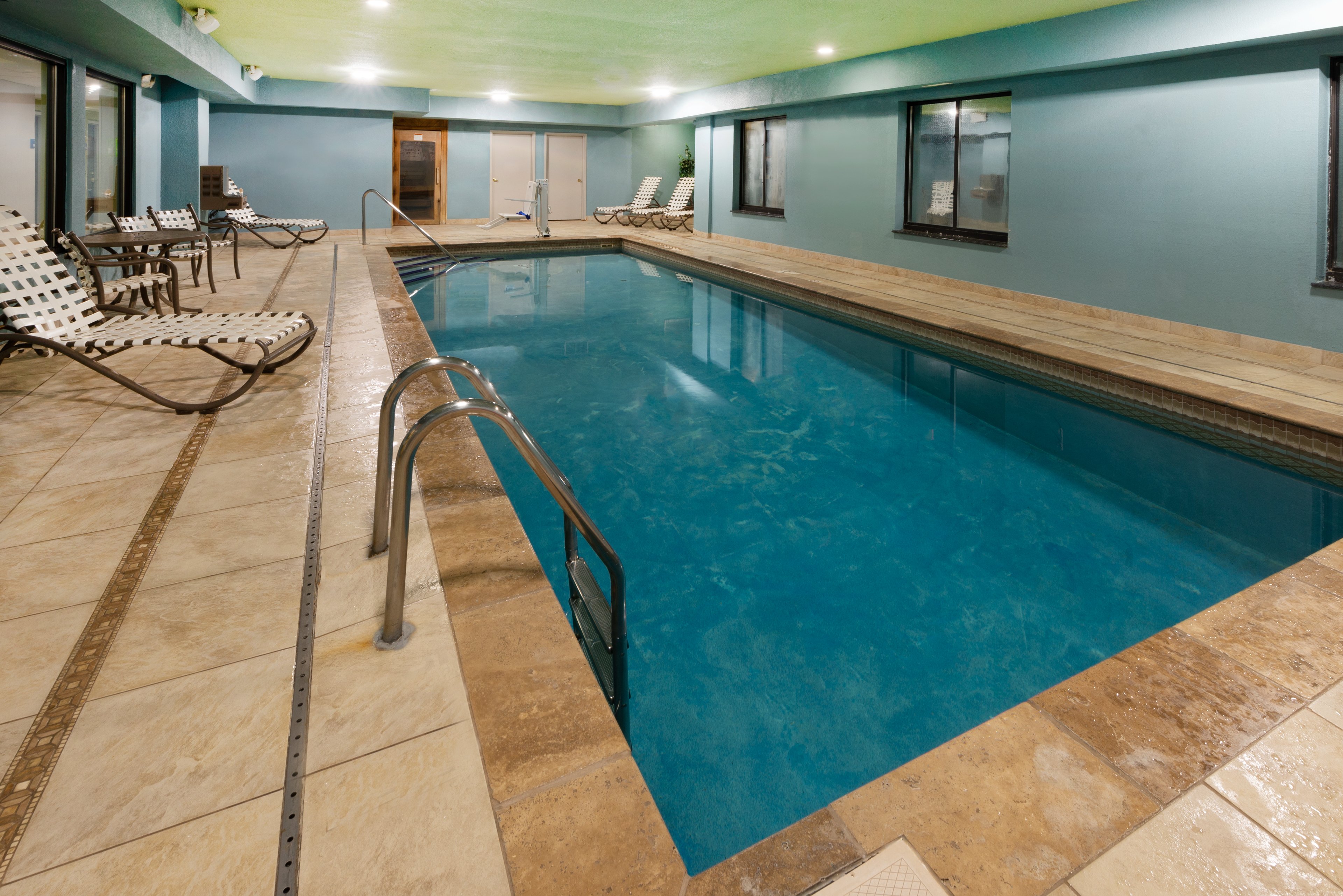 Holiday Inn Express & Suites North East (Erie I-90 Exit 41) 47/60