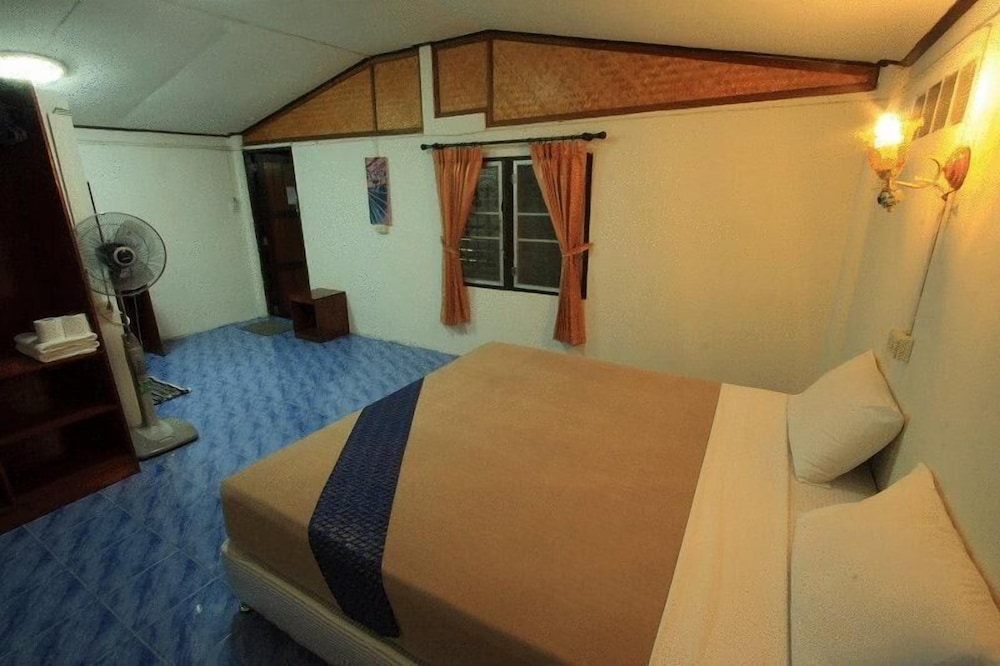 ROOM, WITH FAN