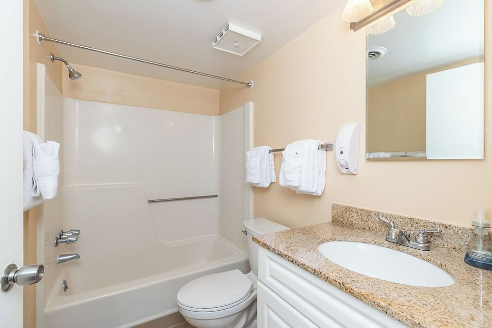 Condo, Traditional, 2 Double Beds, King Bed, Bay View, Sofa, Balcony 4/5