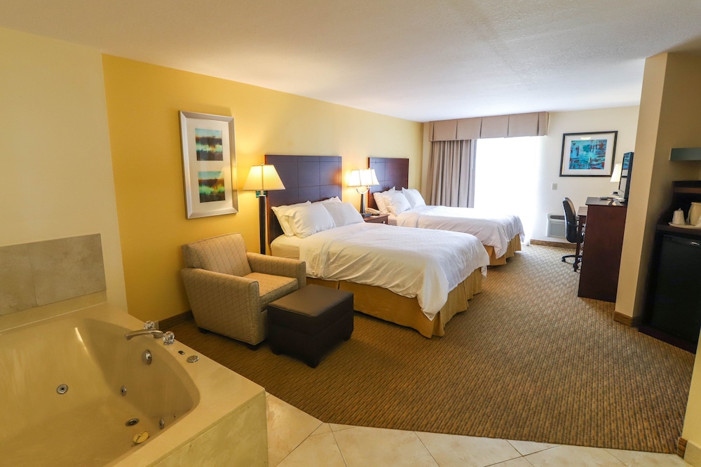 Holiday Inn Express St. Ignace-Lake Front 15/37